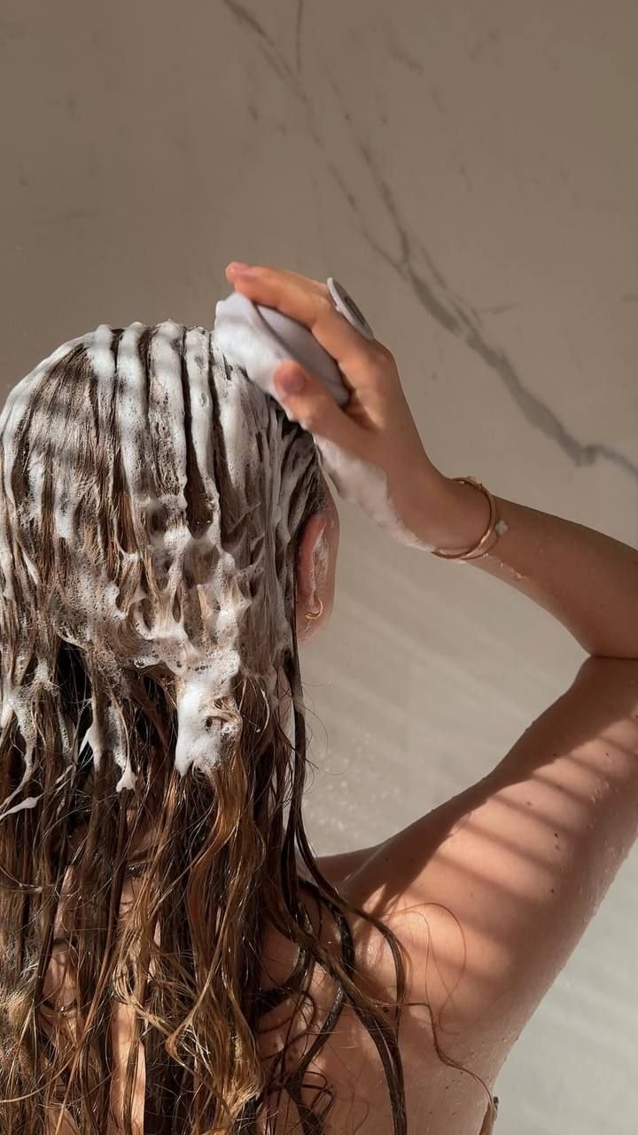 10 errores que cometes al lavarte el pelo en casa sin saberlo